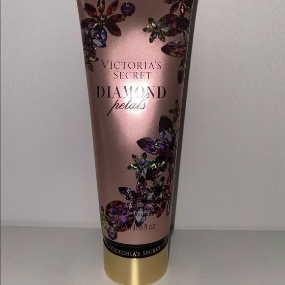 Victoria's Secret Diamond Petals Limited Edition - Picture 1 of 3